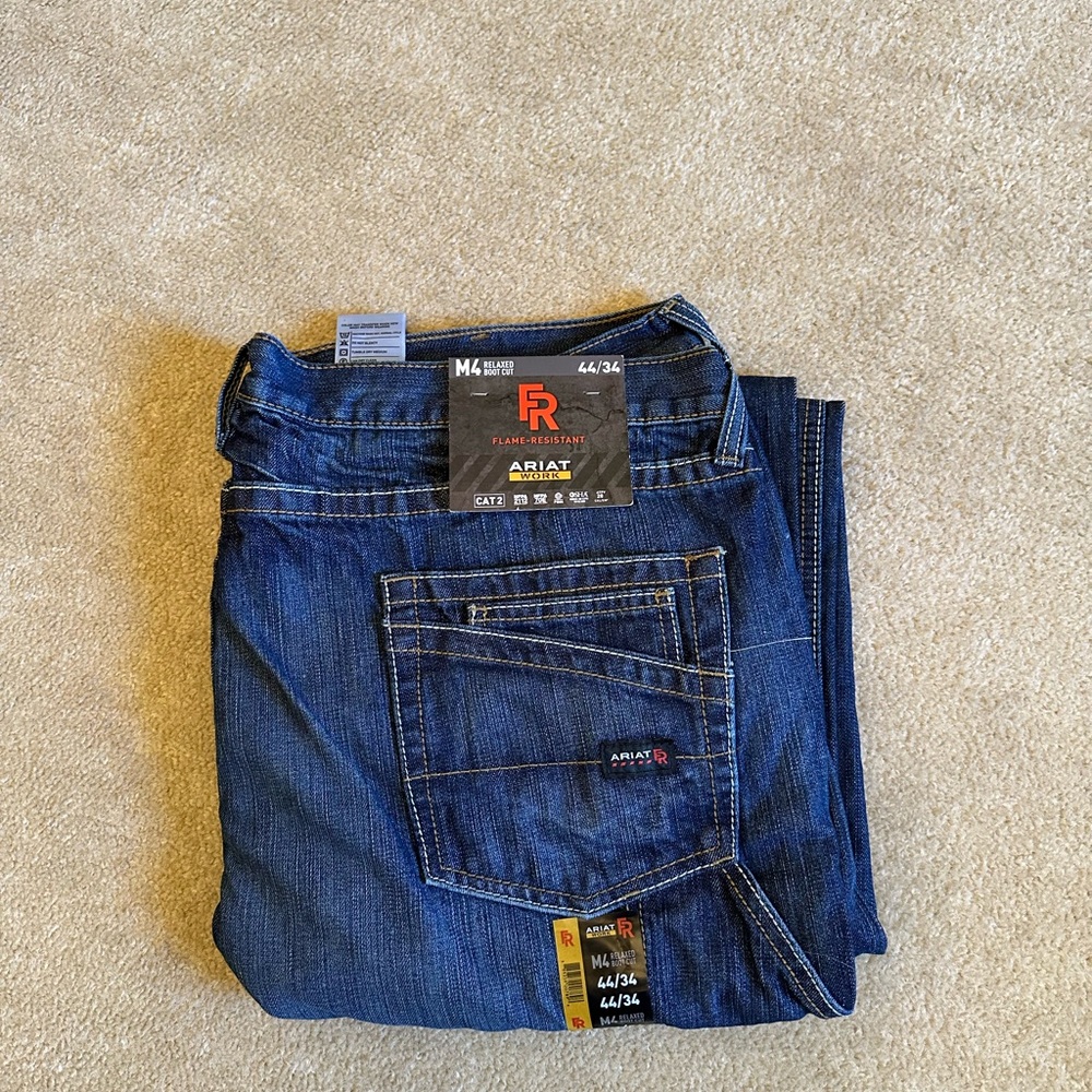 Men’s Ariat Jeans Size 44x34 Relaxed Fit